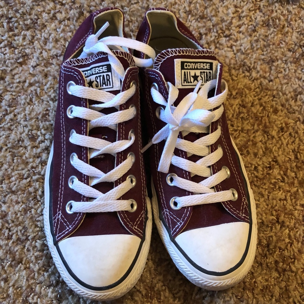 Maroon converse